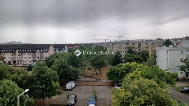 Eladó panellakás, Balatonfüreden 49.9 M Ft, 2 szobás