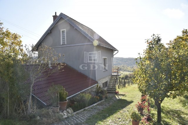 Eladó családi ház, Óbudaváron 95 M Ft, 3 szobás