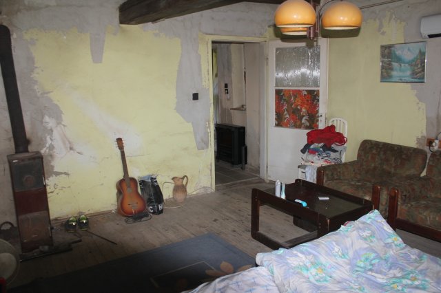 Eladó családi ház, Zsebeházán 13.99 M Ft, 1 szobás