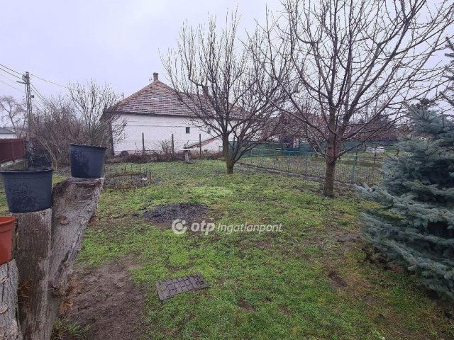 Eladó családi ház, Áporkán 79.9 M Ft, 3 szobás