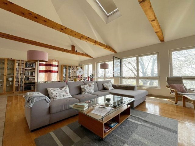 Eladó családi ház, Pécelen 208 M Ft, 7 szobás