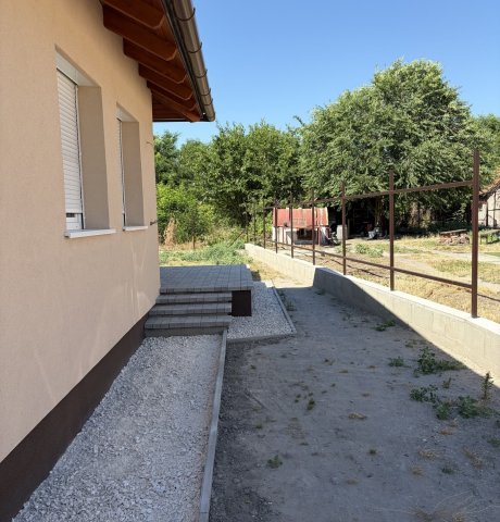 Eladó családi ház, Bugyin 96 M Ft, 3 szobás