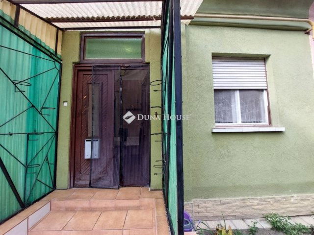 Eladó családi ház, Baján 19.9 M Ft, 2 szobás