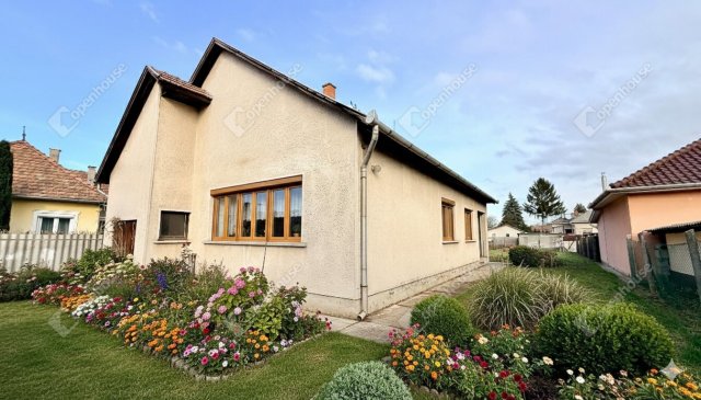 Eladó családi ház, Monoron 69.5 M Ft, 3 szobás