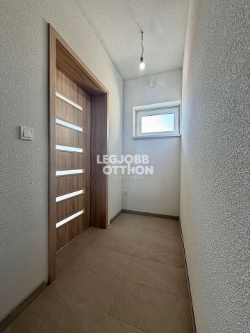 Kiadó téglalakás, albérlet, Cegléden 250 E Ft / hó, 1+3 szobás