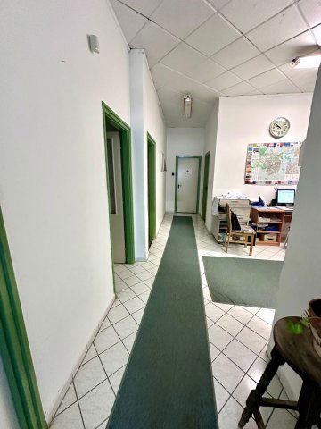 Eladó iroda, Veszprémben, Stadion közben 59.9 M Ft, 7 szobás