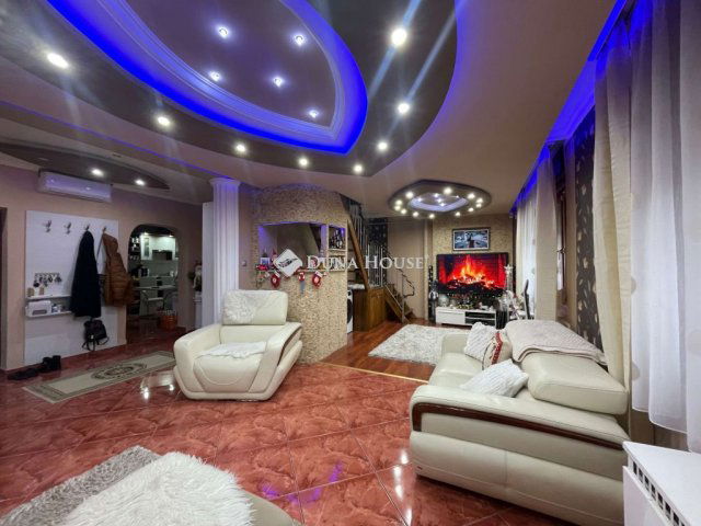 Eladó családi ház, Baján 75 M Ft, 6 szobás