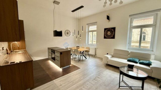 Eladó téglalakás, Budapesten, VI. kerületben 120 M Ft, 3 szobás