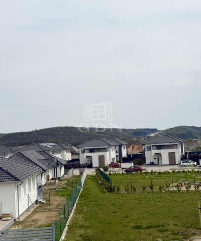 Eladó téglalakás, Mendén 79.9 M Ft, 1+3 szobás