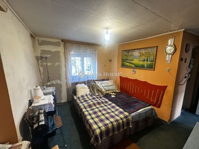 Eladó családi ház, Pécsett 13 M Ft, 3 szobás