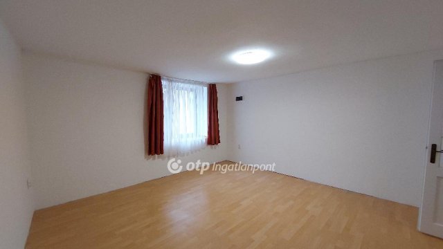 Eladó családi ház, Kisújszálláson 14.5 M Ft, 2 szobás