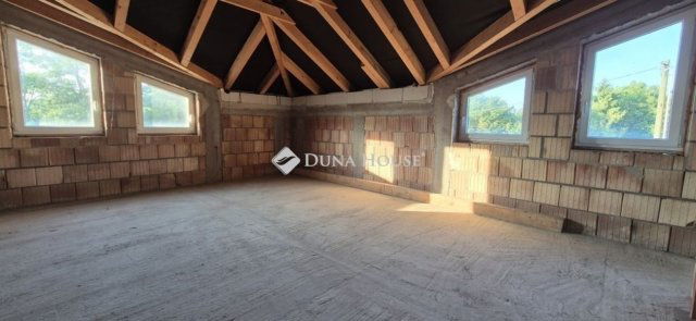 Eladó családi ház, Monoron 164.9 M Ft, 5 szobás