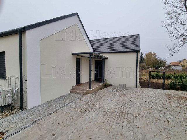 Eladó családi ház, Ságváron 69.9 M Ft, 3 szobás