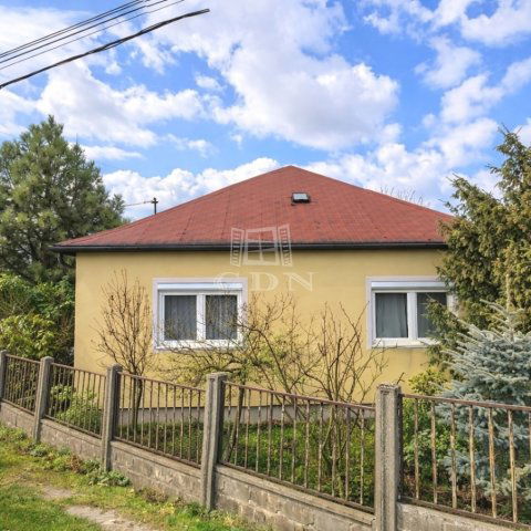 Eladó családi ház, Magyaralmáson 51 M Ft, 3 szobás