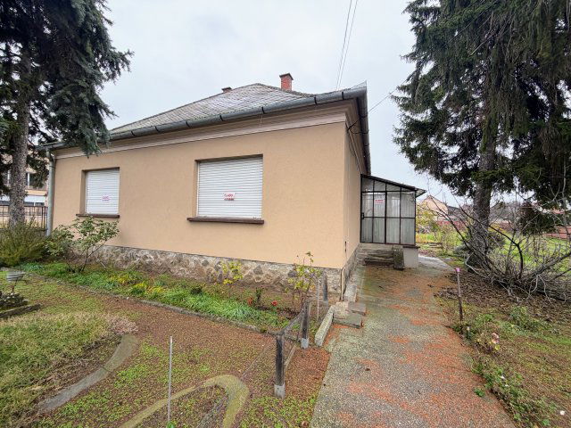 Eladó családi ház, Baján 40.9 M Ft, 3 szobás