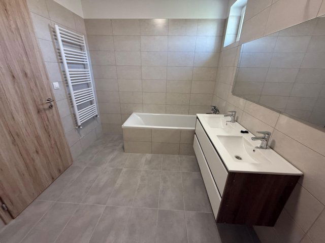 Kiadó családi ház, albérlet, Győrságon 300 E Ft / hó