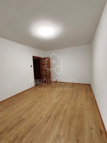 Kiadó panellakás, albérlet, Tatán 180 E Ft / hó, 2 szobás