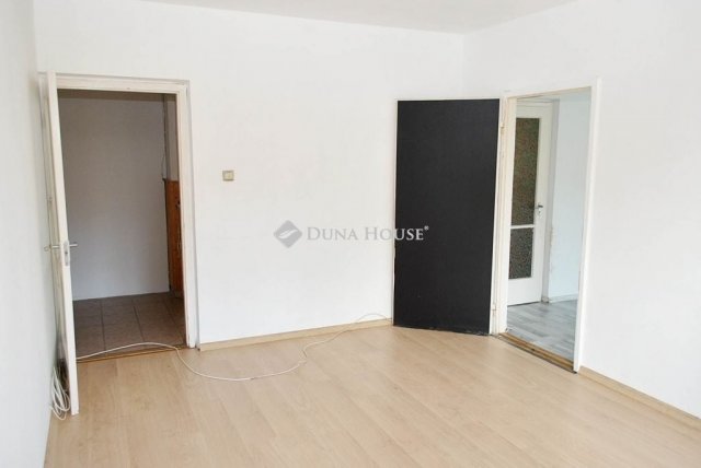 Eladó panellakás, Kecskeméten 57.7 M Ft, 3 szobás