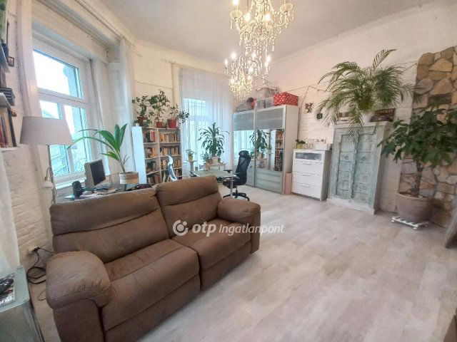 Eladó téglalakás, Budapesten, VIII. kerületben 100 M Ft