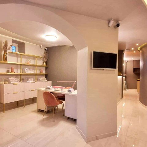 Eladó üzlethelyiség, Pécsett 58.9 M Ft, 2 szobás