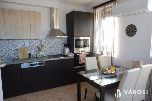 Eladó téglalakás, Szegeden 71.9 M Ft, 3 szobás