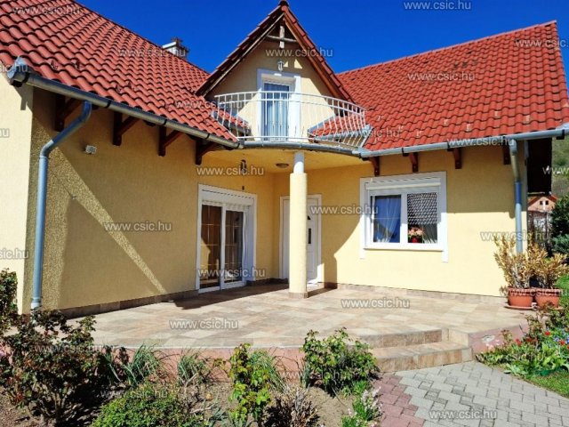 Eladó családi ház, Pomázon 150 M Ft, 4 szobás