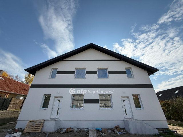 Eladó családi ház, Szigetszentmártonban 67.9 M Ft, 4 szobás