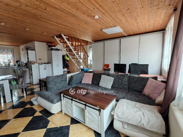 Eladó családi ház, Szigethalmon 130 M Ft, 5 szobás