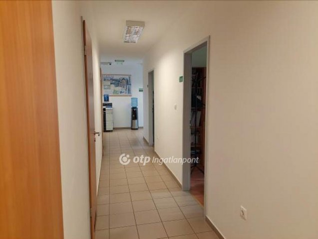 Eladó ipari ingatlan, Pakson 550 M Ft / költözzbe.hu