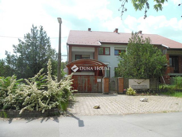 Eladó családi ház, Kecskeméten 330 M Ft, 1 szobás