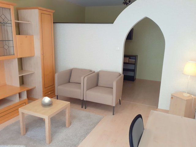 Kiadó téglalakás, albérlet, Pécsett, Jókai utcában, 1 szobás