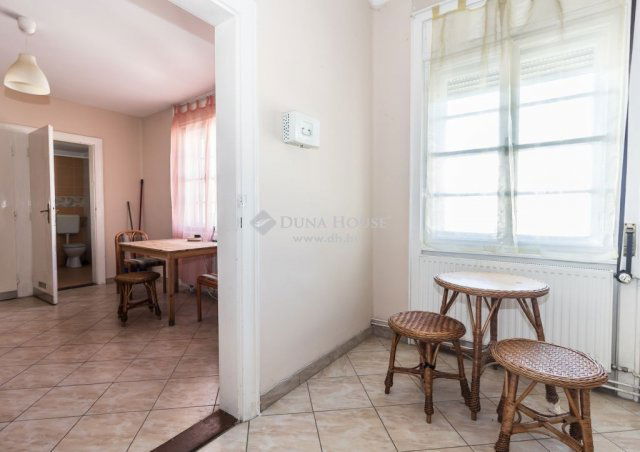 Eladó családi ház, Szombathelyen 95 M Ft, 9 szobás