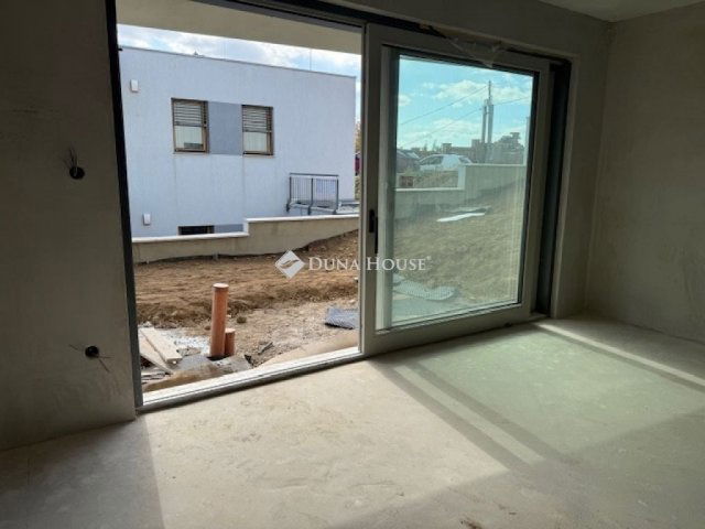 Eladó téglalakás, Pécsett 125 M Ft, 3 szobás