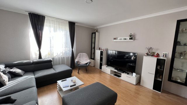 Eladó családi ház, Baján 80 M Ft, 5 szobás