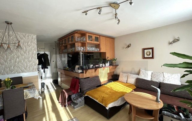 Eladó téglalakás, Szegeden 72 M Ft, 3 szobás