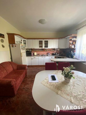 Eladó családi ház, Komáromban 62 M Ft, 4 szobás