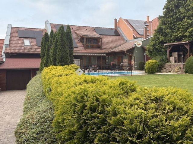 Eladó családi ház, Kozármislenyen 198.9 M Ft, 5 szobás
