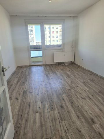 Eladó panellakás, Debrecenben 61.9 M Ft, 2 szobás