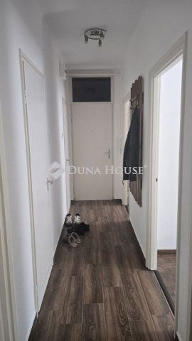 Eladó panellakás, Esztergomban, Szalézi utcában 49.5 M Ft