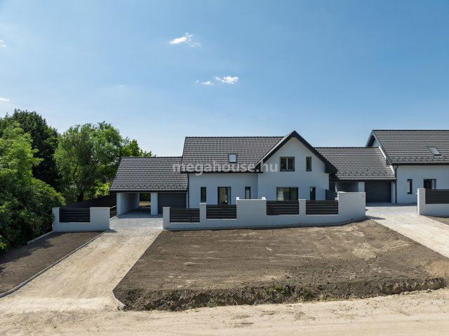 Eladó ikerház, Gyúrón 229 M Ft, 5 szobás / költözzbe.hu