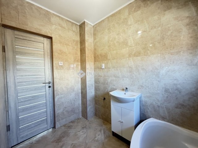 Eladó téglalakás, Vecsésen 74.9 M Ft, 4 szobás