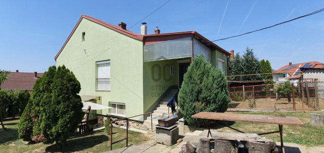 Eladó családi ház, Komlón 54.9 M Ft, 5 szobás