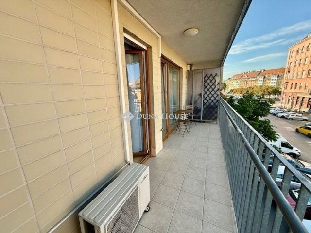Eladó téglalakás, Budapesten, III. kerületben 88 M Ft, 2 szobás