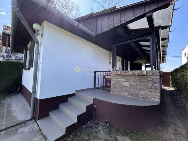 Eladó családi ház, Baján 39.5 M Ft, 2 szobás