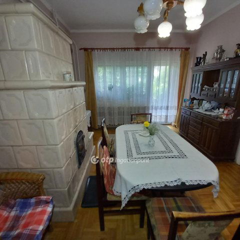 Eladó családi ház, Szekszárdon 59.9 M Ft, 5 szobás
