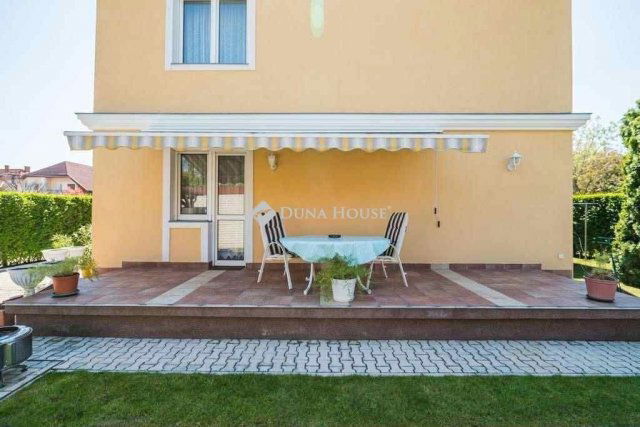 Eladó családi ház, Siófokon 299 M Ft, 8 szobás