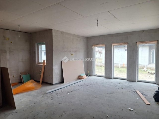 Eladó családi ház, Kiskunlacházán 94.9 M Ft, 4 szobás