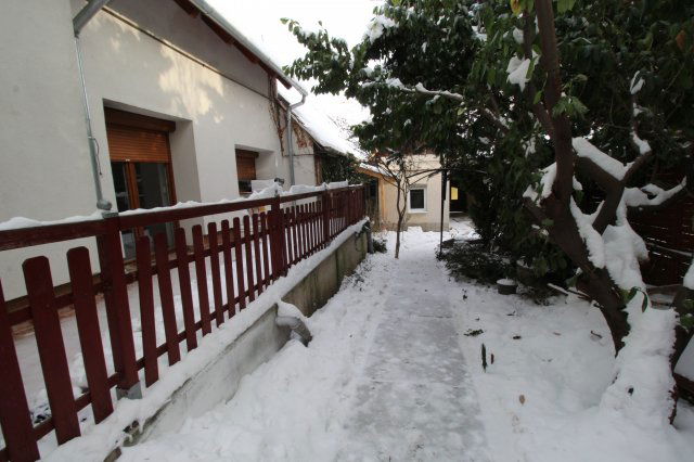 Kiadó téglalakás, albérlet, Budakalászon, Budai úton, 2 szobás