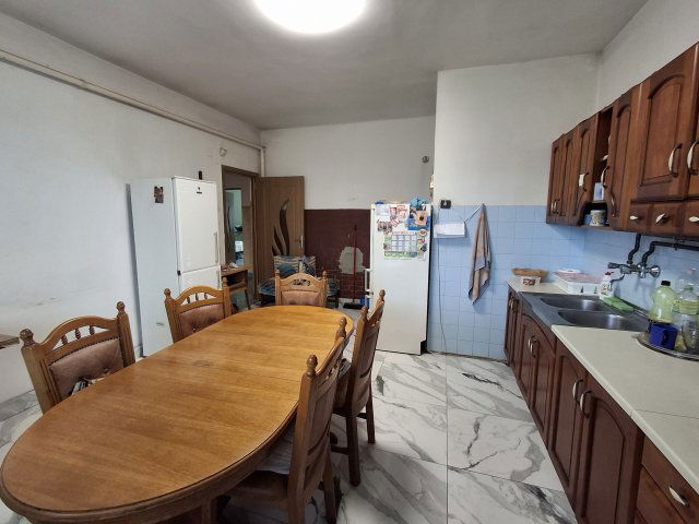 Eladó családi ház, Debrecenben 125 M Ft, 7 szobás