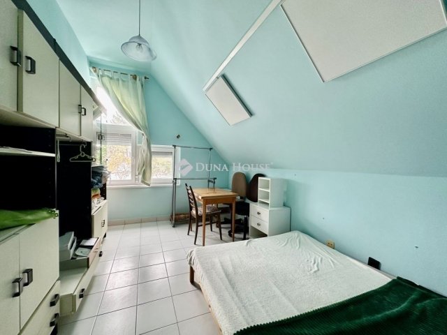 Eladó téglalakás, Pécsett 89 M Ft, 5 szobás